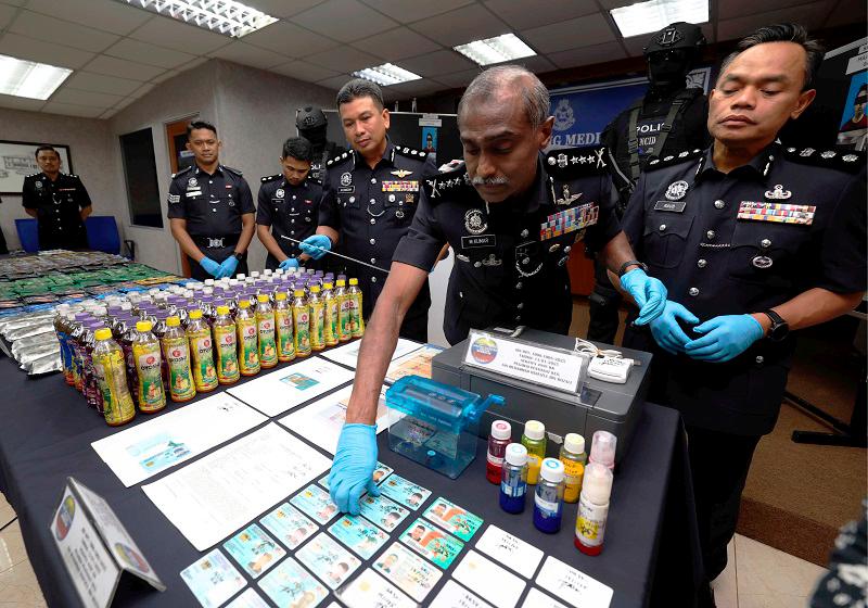 Drug syndicate involved in forging documents, bank notes busted in Johor Bahru Drug syndicate involved in forging documents, bank notes busted in Johor Bahru