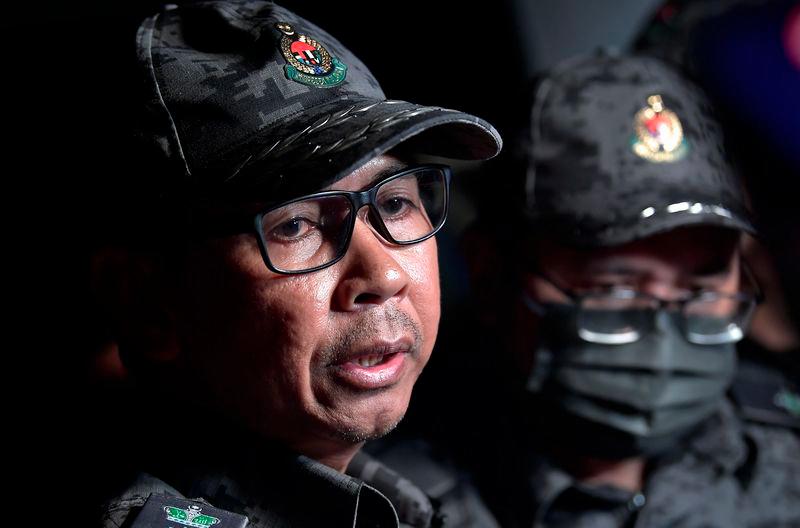 Dua pegawai Imigresen cedera ketika tahan warga asing cuba larikan diri Dua pegawai Imigresen cedera ketika tahan warga asing cuba larikan diri