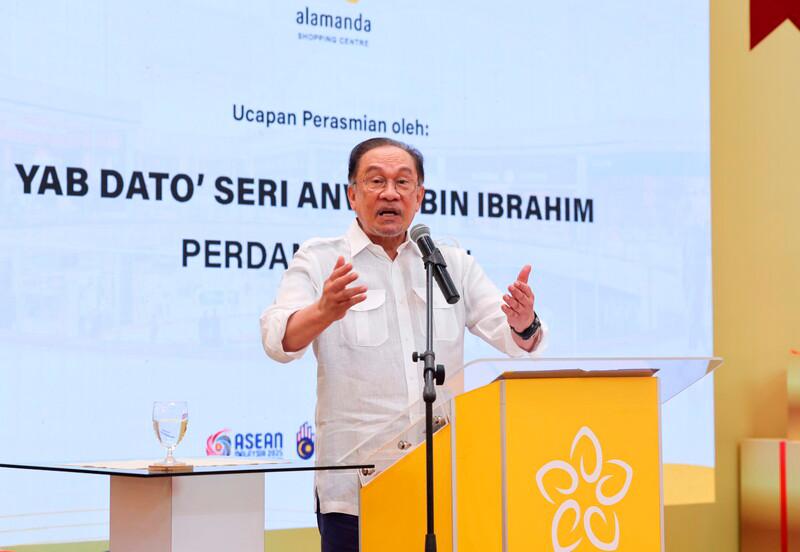 Economic recovery, people's capabilities among factors attracting foreign investors - PM Anwar Economic recovery, people's capabilities among factors attracting foreign investors - PM Anwar