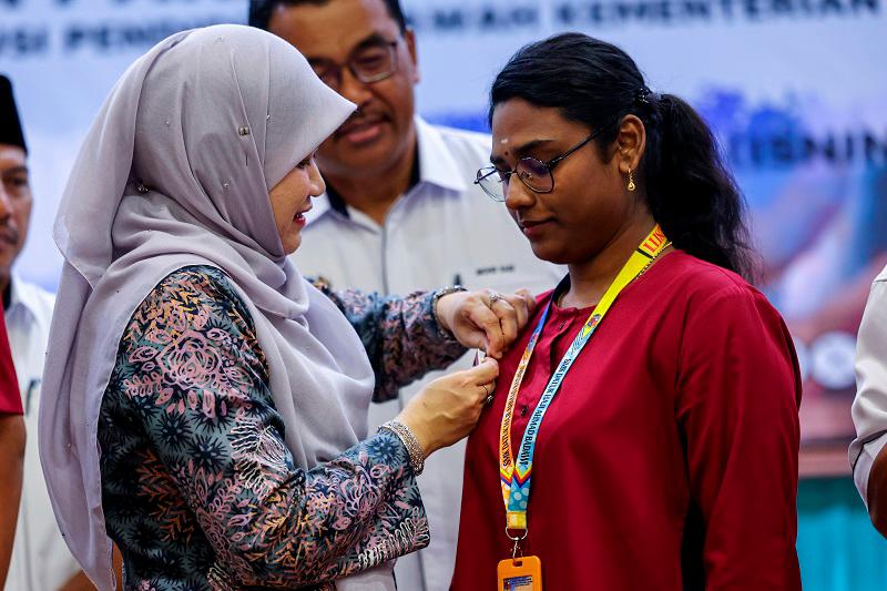 Educational institutions not under MOE encouraged to join in wear Jalur Gemilang badge initiative - Fadhlina