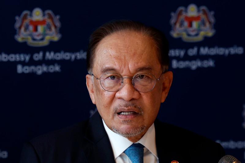 Error in Jalur Gemilang display a serious matter of sovereignty - Anwar Error in Jalur Gemilang display a serious matter of sovereignty - Anwar