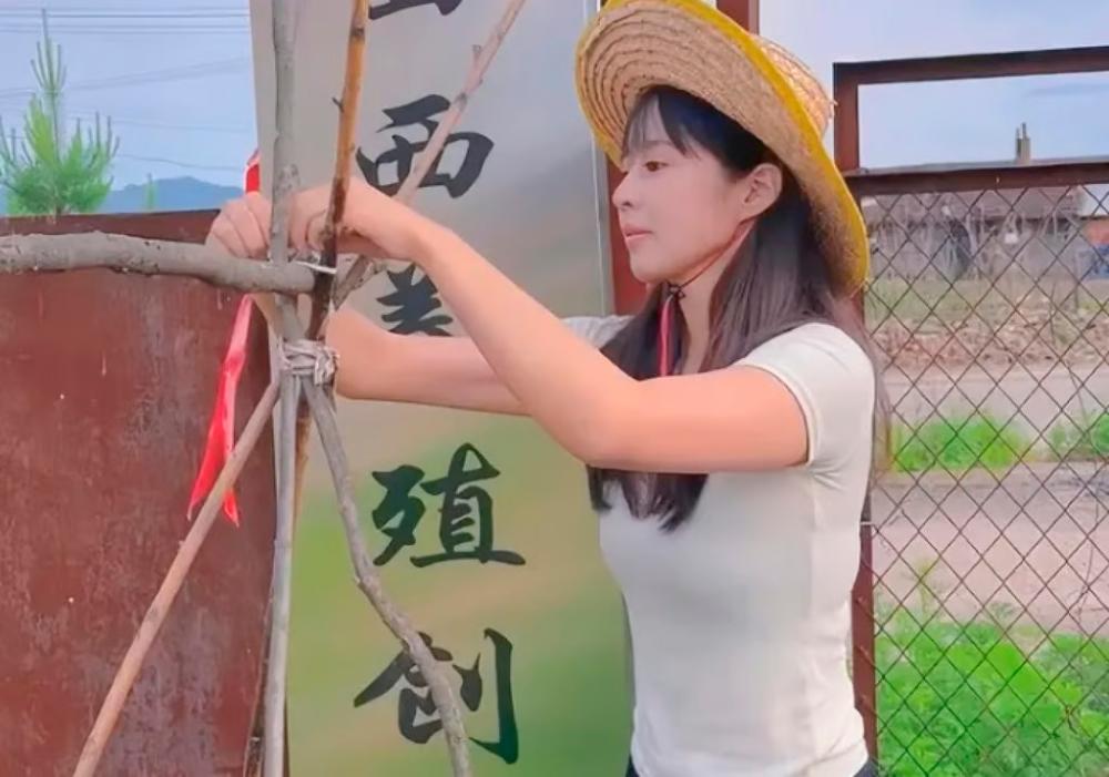 Ex-air stewardess finds fortune in pig farming, earns RM120,000 in two months