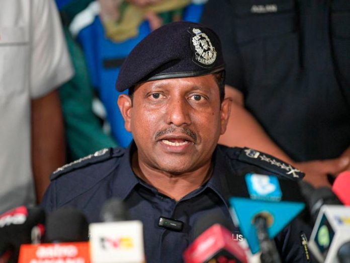 Excavator used for development in Putra Heights confirmed sunk into explosion hole - Selangor police chief Excavator used for development in Putra Heights confirmed sunk into explosion hole - Selangor police chief