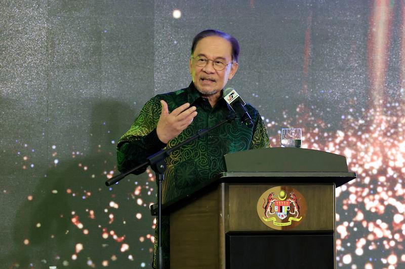 Exposure to new technologies can enhance efficiency of civil servants, reduce reliance on foreign consultants - PM Anwar Exposure to new technologies can enhance efficiency of civil servants, reduce reliance on foreign consultants - PM Anwar