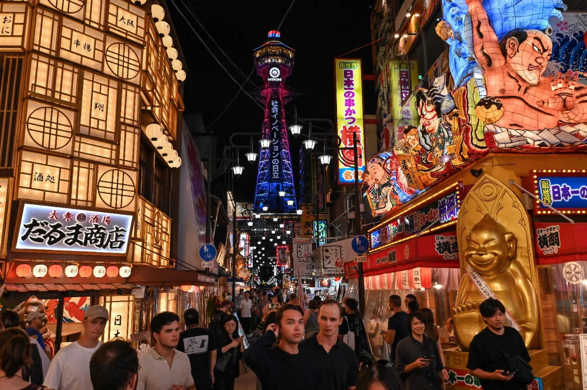 Japan sets tourism record despite sharp drop in Chinese visitors Japan sets tourism record despite sharp drop in Chinese visitors