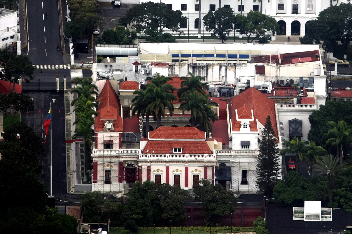 Gunfire erupts near Venezuela presidential palace after Maduro ouster Gunfire erupts near Venezuela presidential palace after Maduro ouster