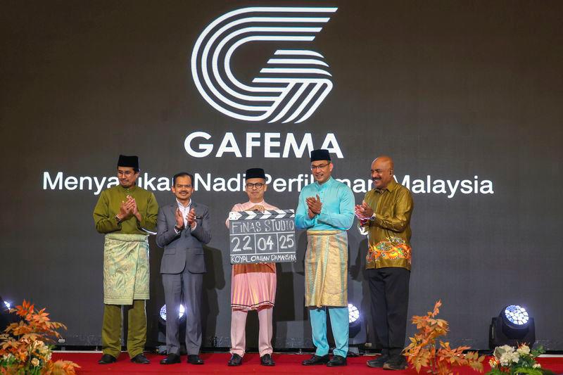 FINAS to sponsor opening of EPF’S i-Saraan accounts for 1,000 creative industry workers FINAS to sponsor opening of EPF’S i-Saraan accounts for 1,000 creative industry workers