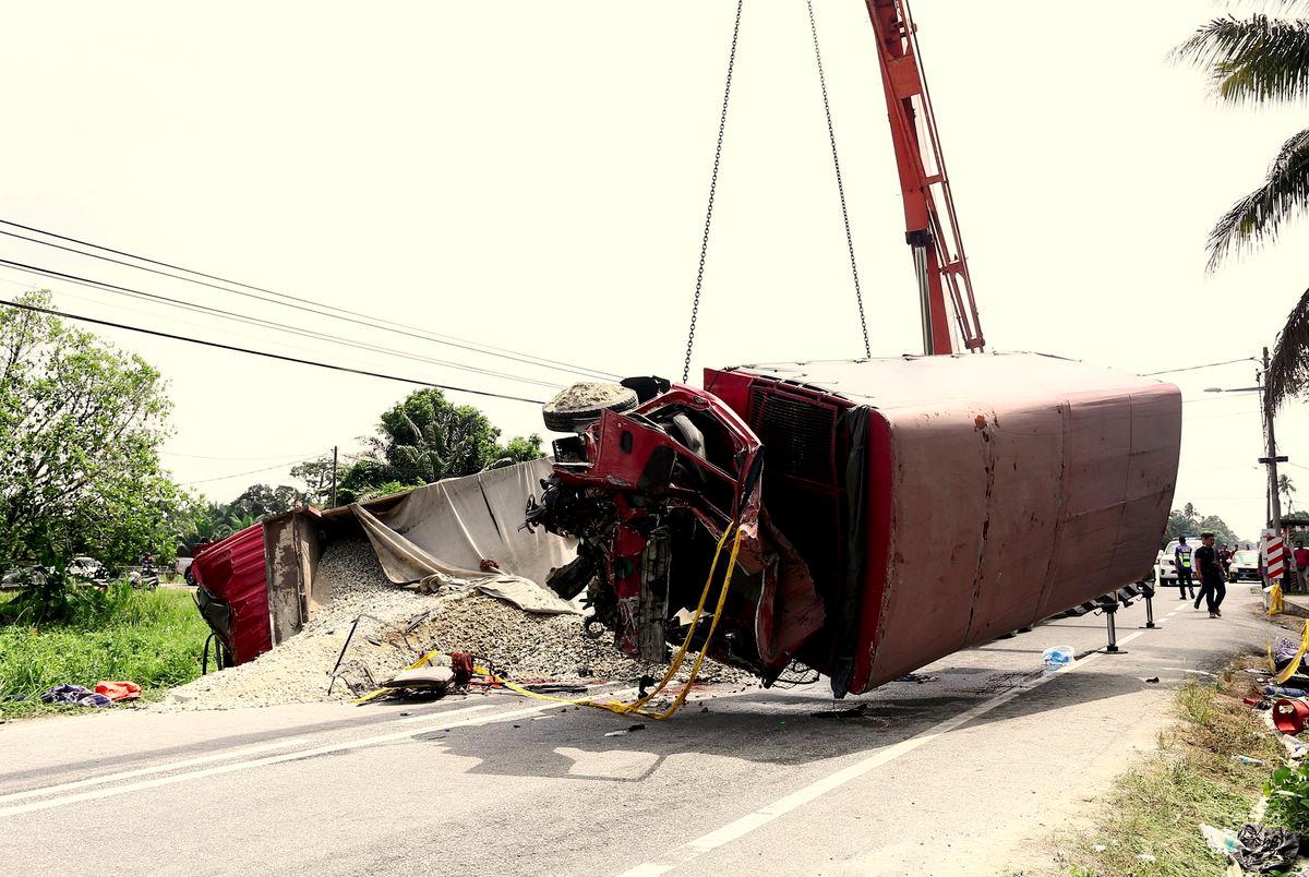 FRU truck crash: Four personnel in stable condition - Police FRU truck crash: Four personnel in stable condition - Police