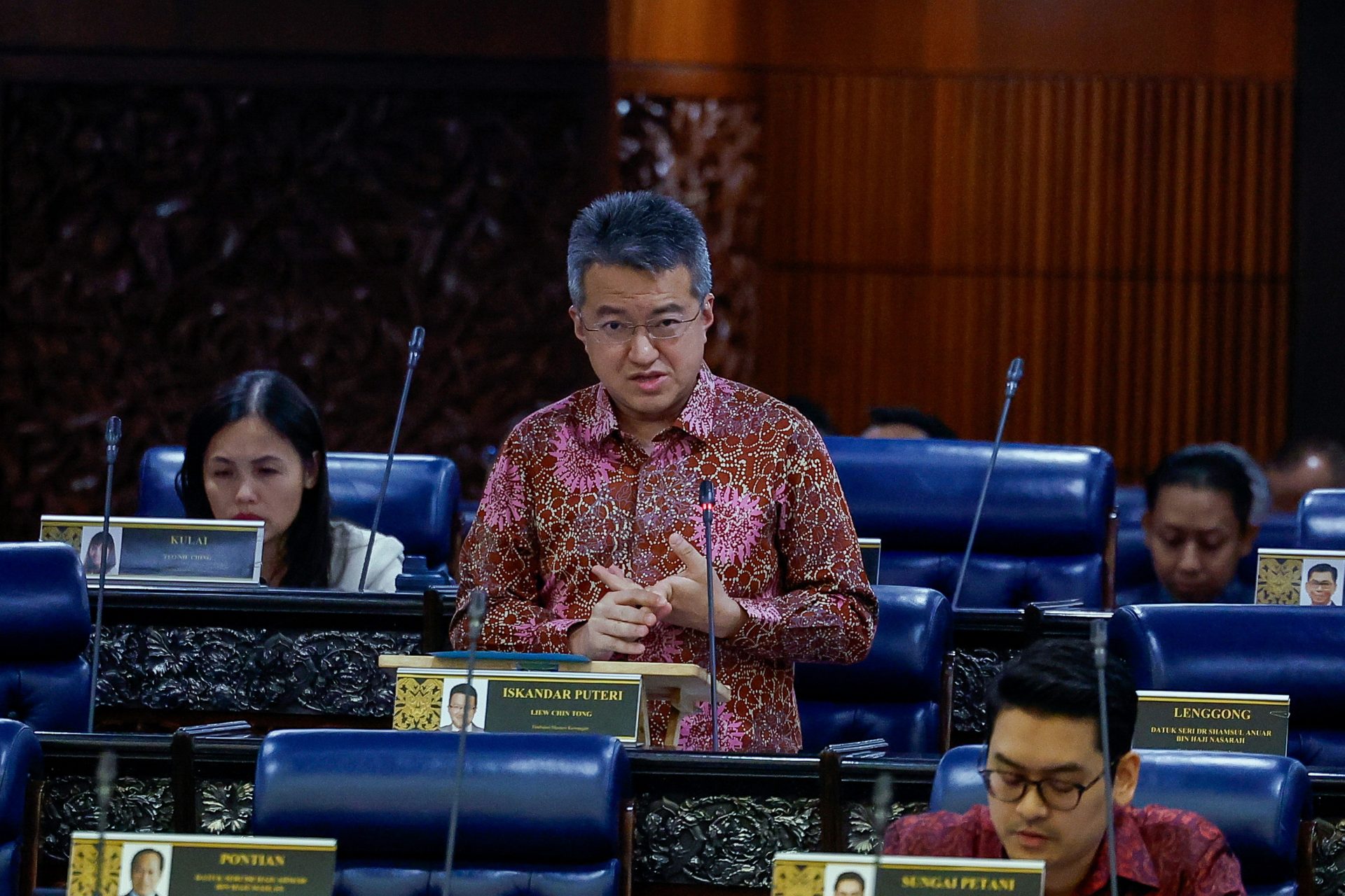 Timbalan Menteri Kewangan Liew Chin Tong ketika sesi pertanyaan-pertanyaan dan jawab lisan pada Mesyuarat Pertama, Penggal Kelima Parlimen ke-15 Dewan Rakyat di Bangunan Parlimen hari ini.