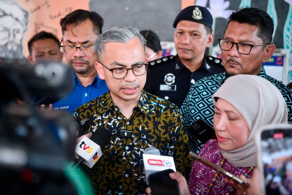 Fahmi bantu mangsa kebakaran Pantai Dalam dapatkan penempatan sementara