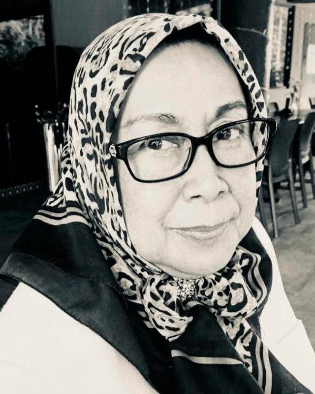 Fahmi expresses condolences to actress Noor Azizah’s family