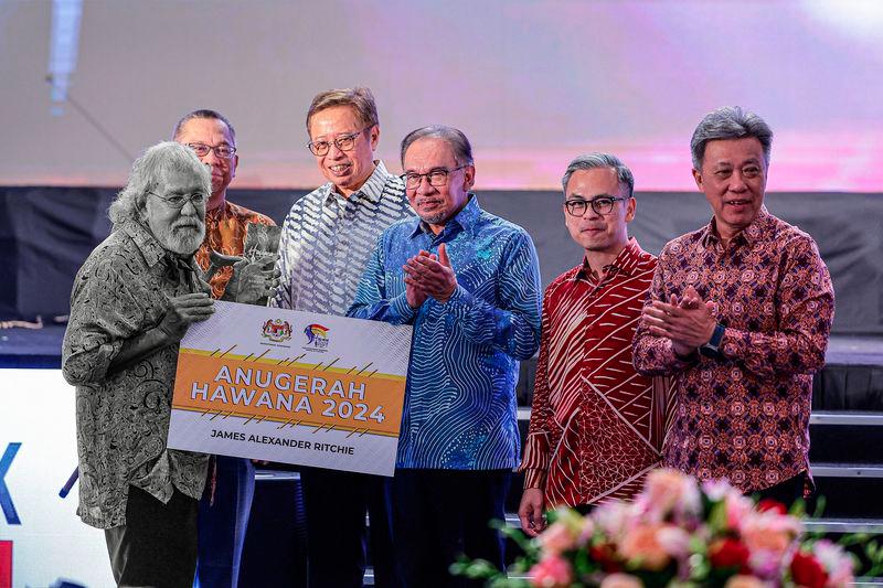 Fahmi extends condolences to veteran journalist James Ritchie’s family Fahmi extends condolences to veteran journalist James Ritchie’s family