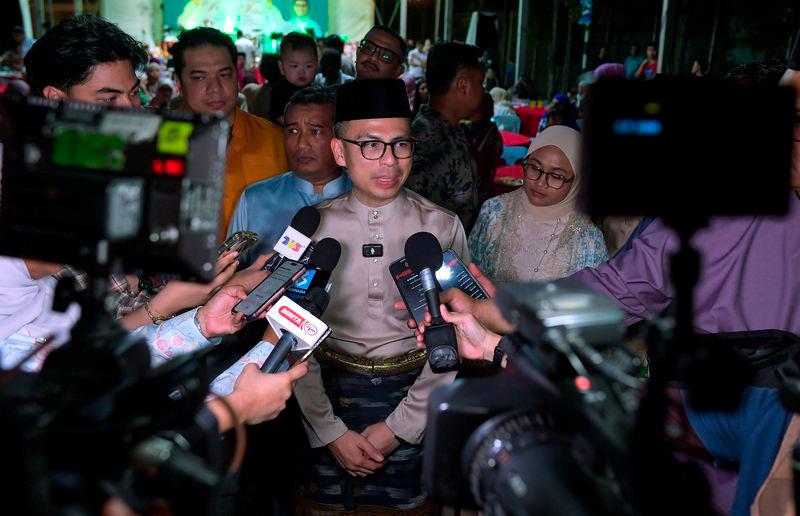 Fahmi gives telcos until 5pm today to resolve internet issues 