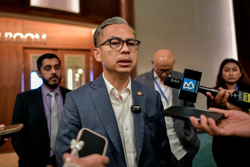 Fahmi meets with media reps to discuss salary issues, job loss