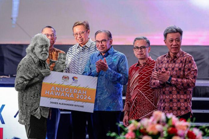 Fahmi ucap takziah kepada keluarga wartawan veteran James Ritchie 