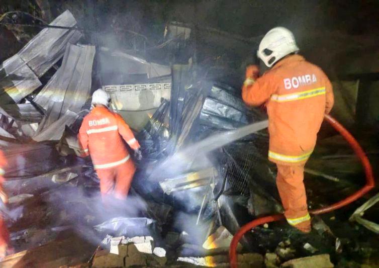 Family of six in Kedah loses home to raging blaze, cause of fire under investigation Family of six in Kedah loses home to raging blaze, cause of fire under investigation