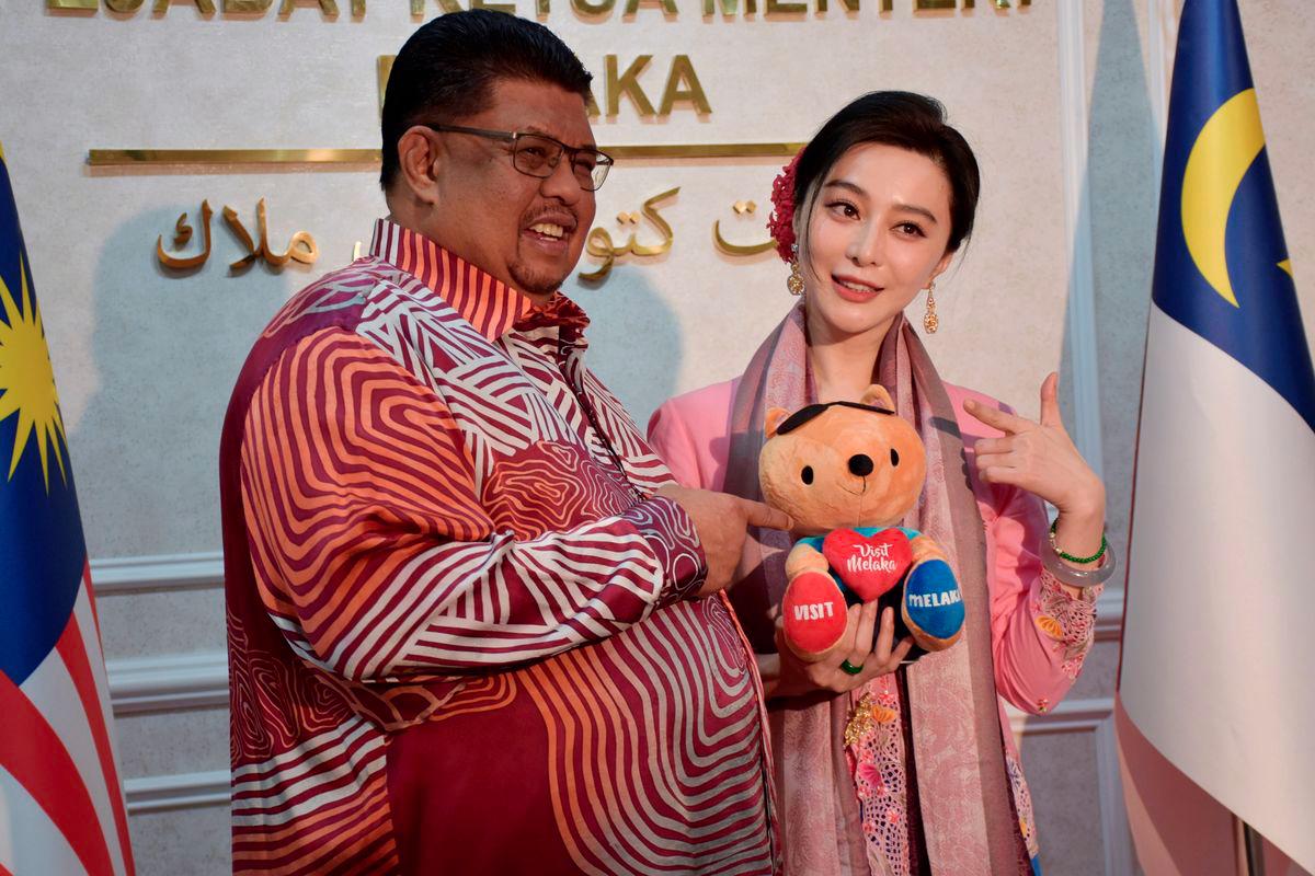 Fan Bingbing to be conferred Datukship for promoting Melaka tourism Fan Bingbing to be conferred Datukship for promoting Melaka tourism