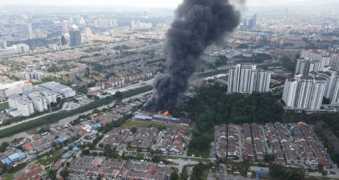 Fire destroys paper factory in Puchong, no casualties reported