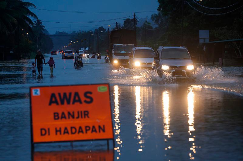 Flash flood in Johor: 254 people evacuated Flash flood in Johor: 254 people evacuated