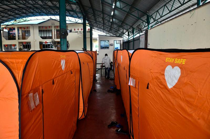 Flood and landslide evacuees in Sarawak and Sabah surge to 4,000 Flood and landslide evacuees in Sarawak and Sabah surge to 4,000