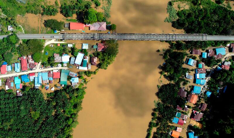 Flood situation in Sabah, Sarawak slightly worsens this morning