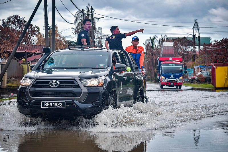 Flood worsens situation of Putra Heights fire victims Flood worsens situation of Putra Heights fire victims