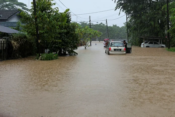 Flood victims in Sarawak decline slightly, 10 shelters remain active