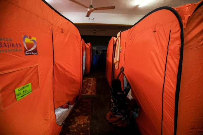 Flood victims in Sarawak drop to 427 as relief centres close