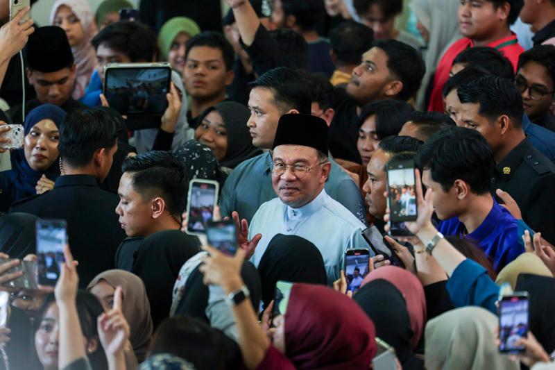Fokus kuasai ilmu, kemahiran untuk perkukuh negara dalam cabaran global - Anwar Fokus kuasai ilmu, kemahiran untuk perkukuh negara dalam cabaran global - Anwar