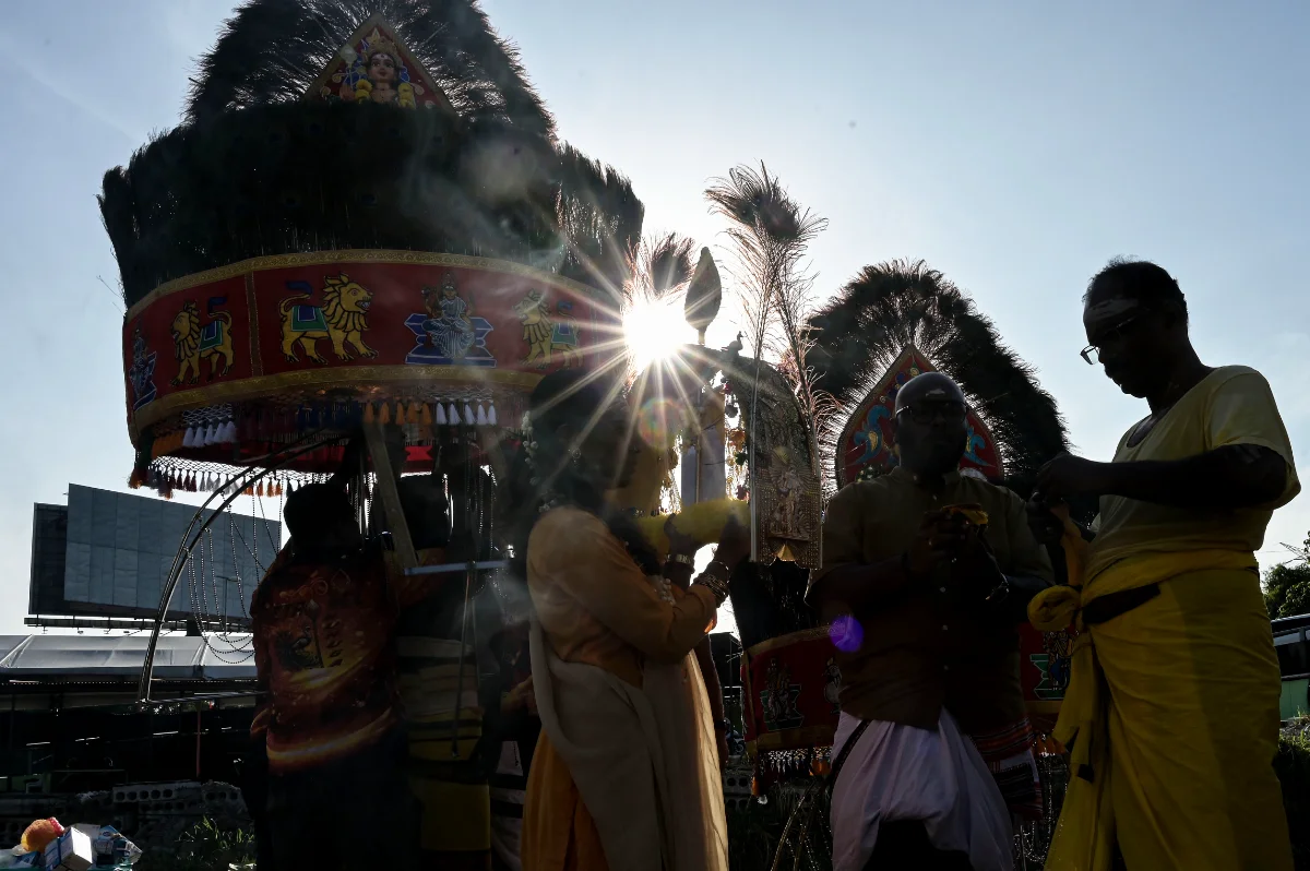 Foreign_tourists_captivated_by_early_Thaipusam_preparations_at_Batu_Caves