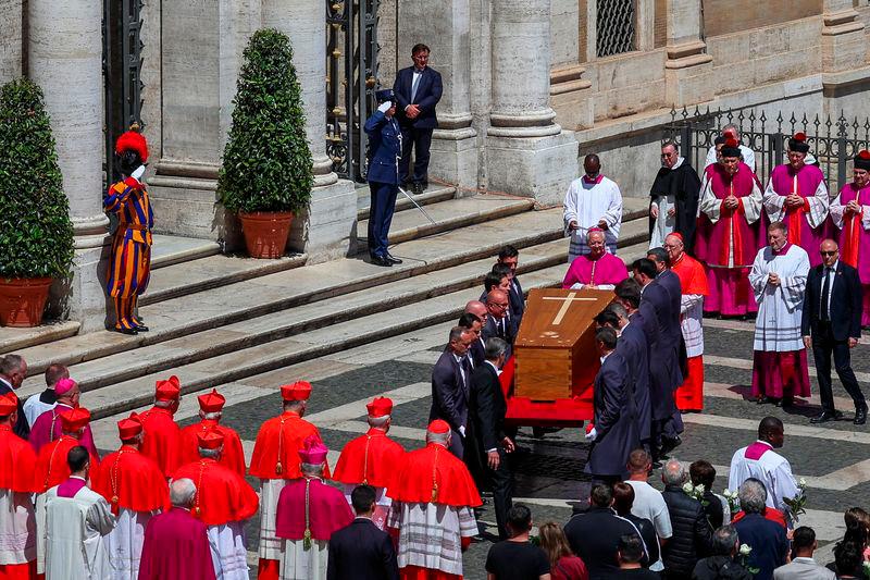Francis laid to rest as 400,000 mourn pope 'with open heart'
