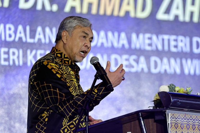 Free toll during festive seasons does not solve traffic congestion on highways - Ahmad Zahid Free toll during festive seasons does not solve traffic congestion on highways - Ahmad Zahid