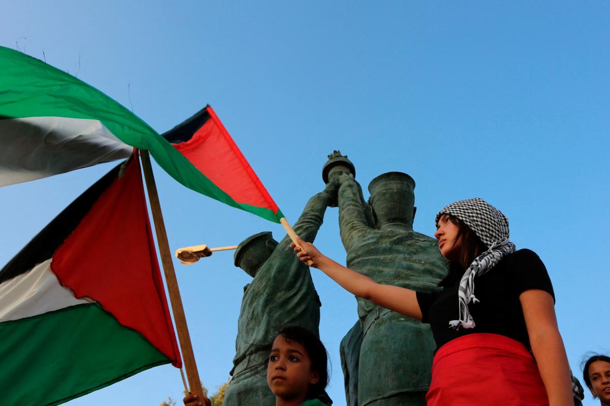 Gaza-bound activist convoy enters Libya from Tunisia