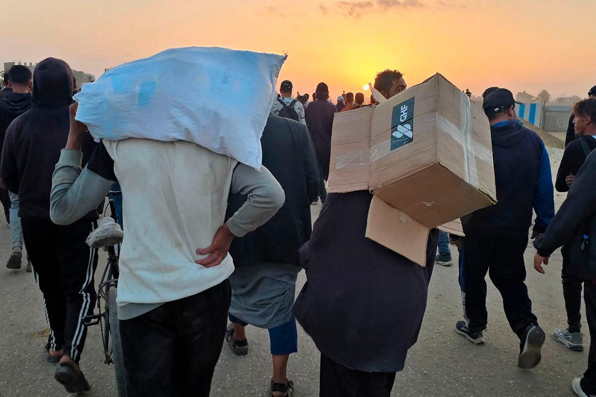 Gaza rescuers say Israeli fire kills 10 near aid site as ceasefire push stalls Gaza rescuers say Israeli fire kills 10 near aid site as ceasefire push stalls
