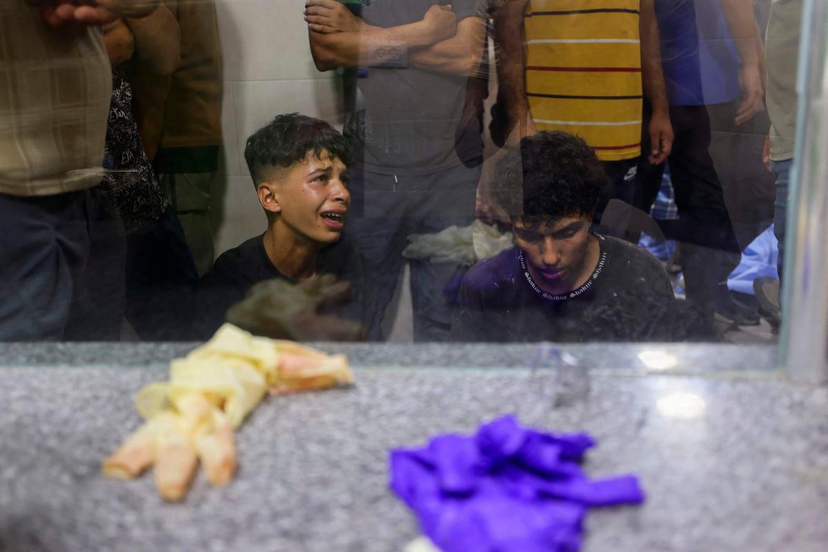 Gaza rescuers say Israeli forces killed 21 people waiting for aid Gaza rescuers say Israeli forces killed 21 people waiting for aid