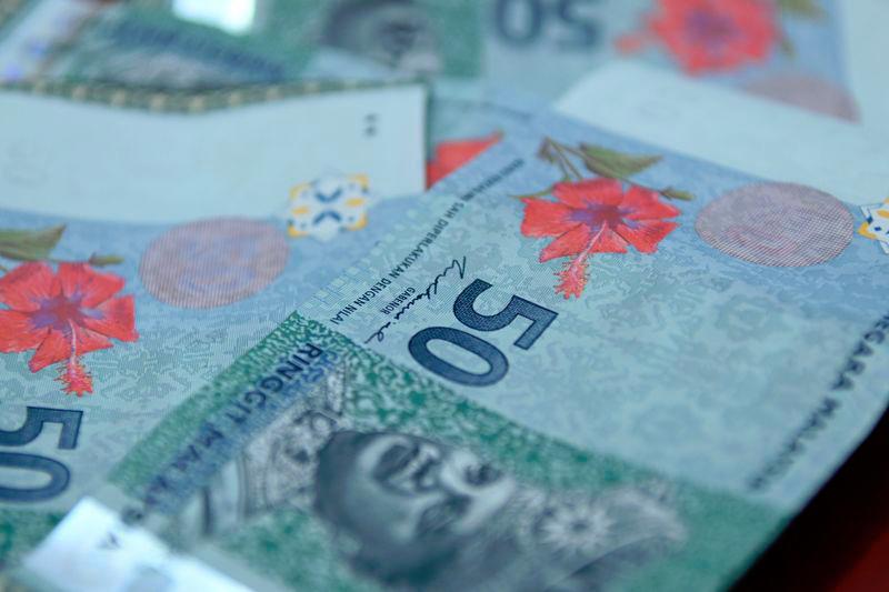 Global uncertainties push ringgit to open higher against US dollar