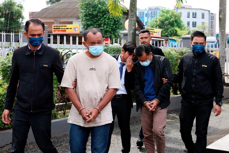Govt agency director among two remanded in RM900,000 bribery probe Govt agency director among two remanded in RM900,000 bribery probe
