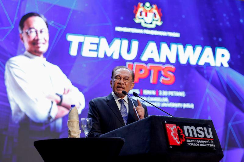 Gov’t mulls extending FLYSiswa to land transport in peninsula – Anwar Gov’t mulls extending FLYSiswa to land transport in peninsula – Anwar