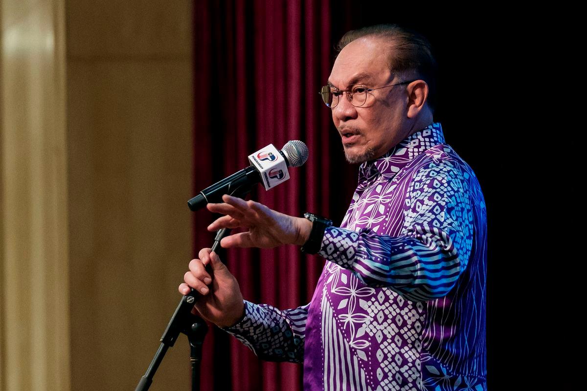 HAWANA: Journalists must remain spirited in their role of advancing nation - PM Anwar