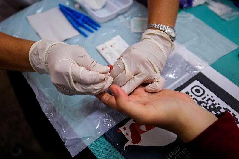 HIV cases in Malaysia: 90% men, largest age group in their 20s HIV cases in Malaysia: 90% men, largest age group in their 20s