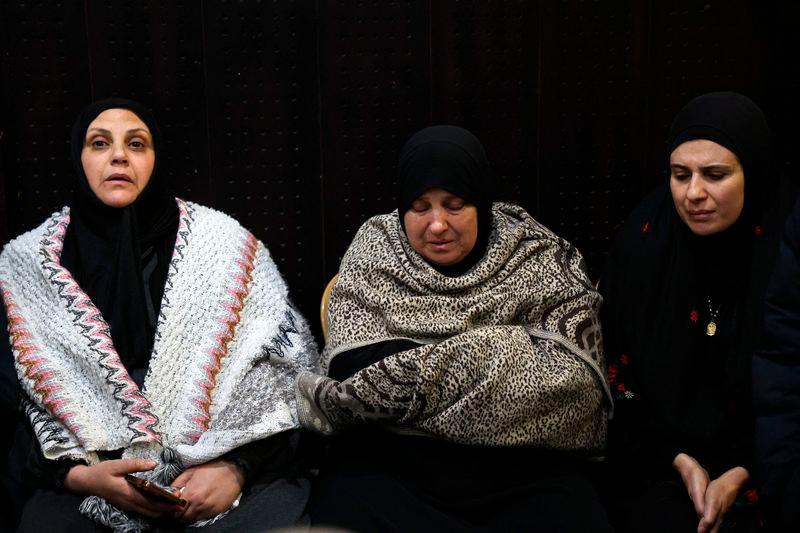 Hamas frees six hostages in Gaza, Israel yet to release Palestinians Hamas frees six hostages in Gaza, Israel yet to release Palestinians