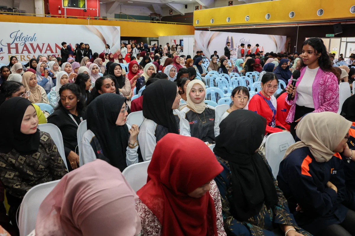 Hawana_tour_programme_gives_students_valuable_digital_media_skills