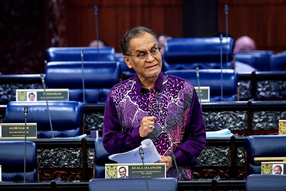 Health Ministry finalising report on proposed vape ban, says Dzulkefly