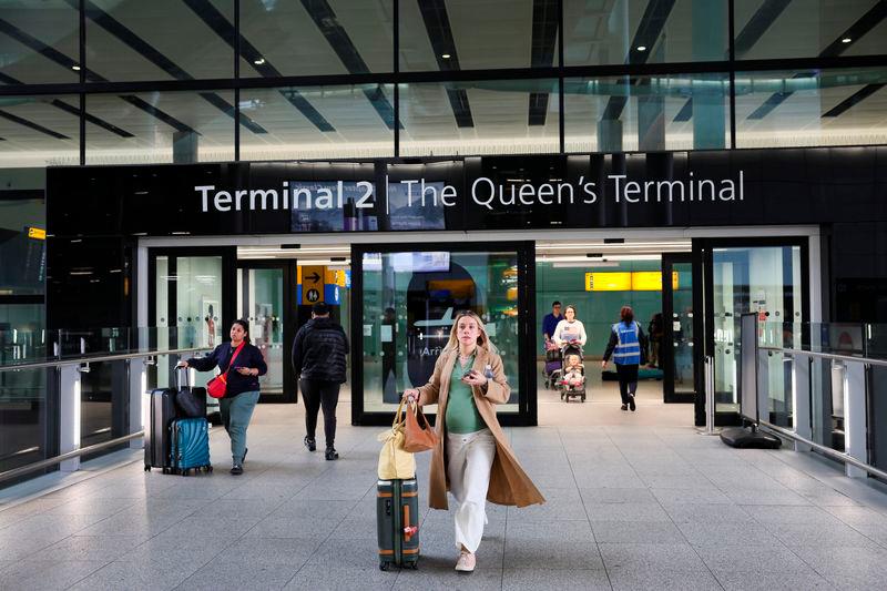 Heathrow Airport orders probe into shutdown as travellers endure days of disruption Heathrow Airport orders probe into shutdown as travellers endure days of disruption
