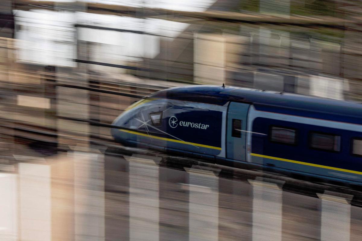 High-speed train services resume in northern France after Eurostar cancellations High-speed train services resume in northern France after Eurostar cancellations