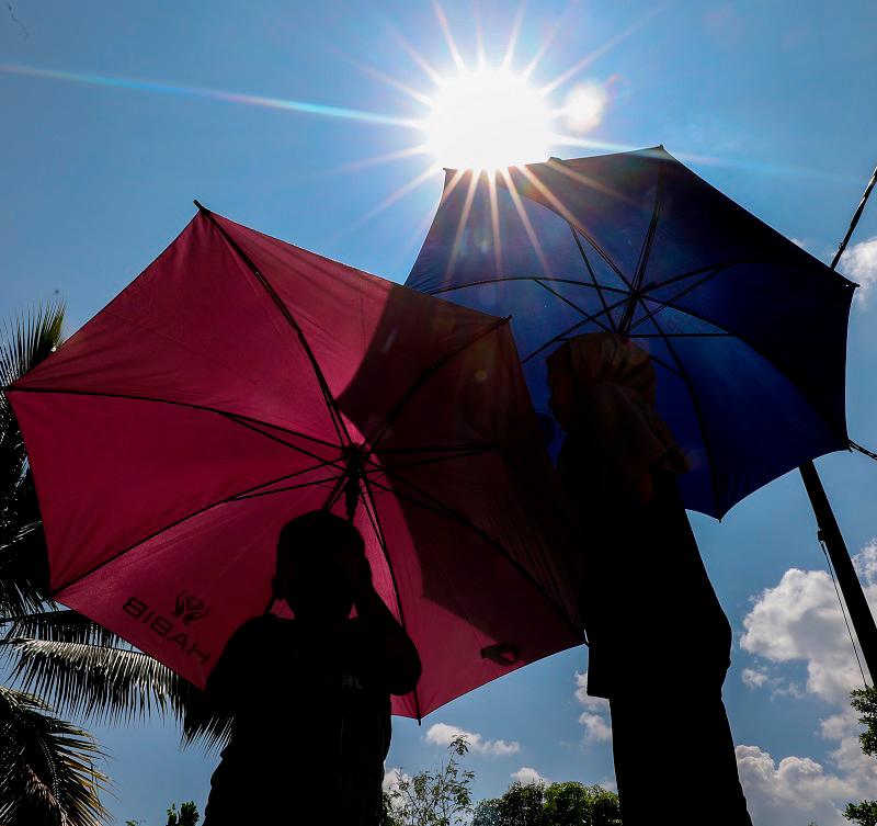Hot, dry weather in Northern Peninsula, Pahang and Kelantan to persist until May Hot, dry weather in Northern Peninsula, Pahang and Kelantan to persist until May