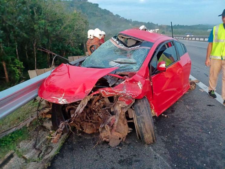Husband, wife killed instantly in accident in Batu Pahat Husband, wife killed instantly in accident in Batu Pahat