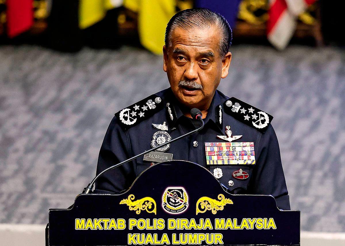 IGP donates RM5,000 to police fund from court award against Papagomo IGP donates RM5,000 to police fund from court award against Papagomo