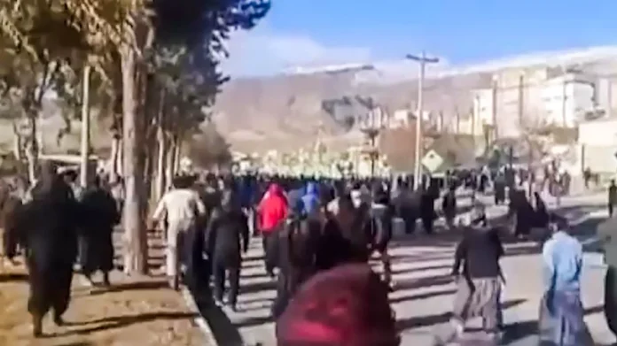 Iran warns of no leniency for rioters as economic protests continue Iran warns of no leniency for rioters as economic protests continue
