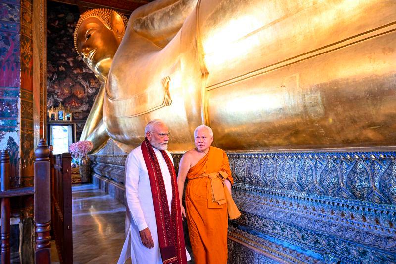 India’s Modi praises close Sri Lanka ties at holy tree India’s Modi praises close Sri Lanka ties at holy tree